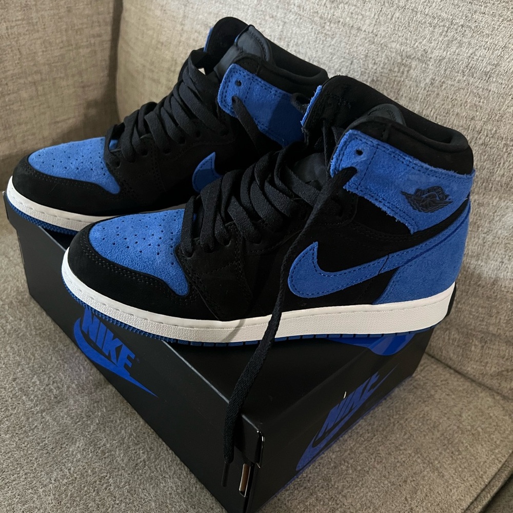 Jordan 1 Retro High OG Royal -Size 5.5 youth / 7 Women - worn once